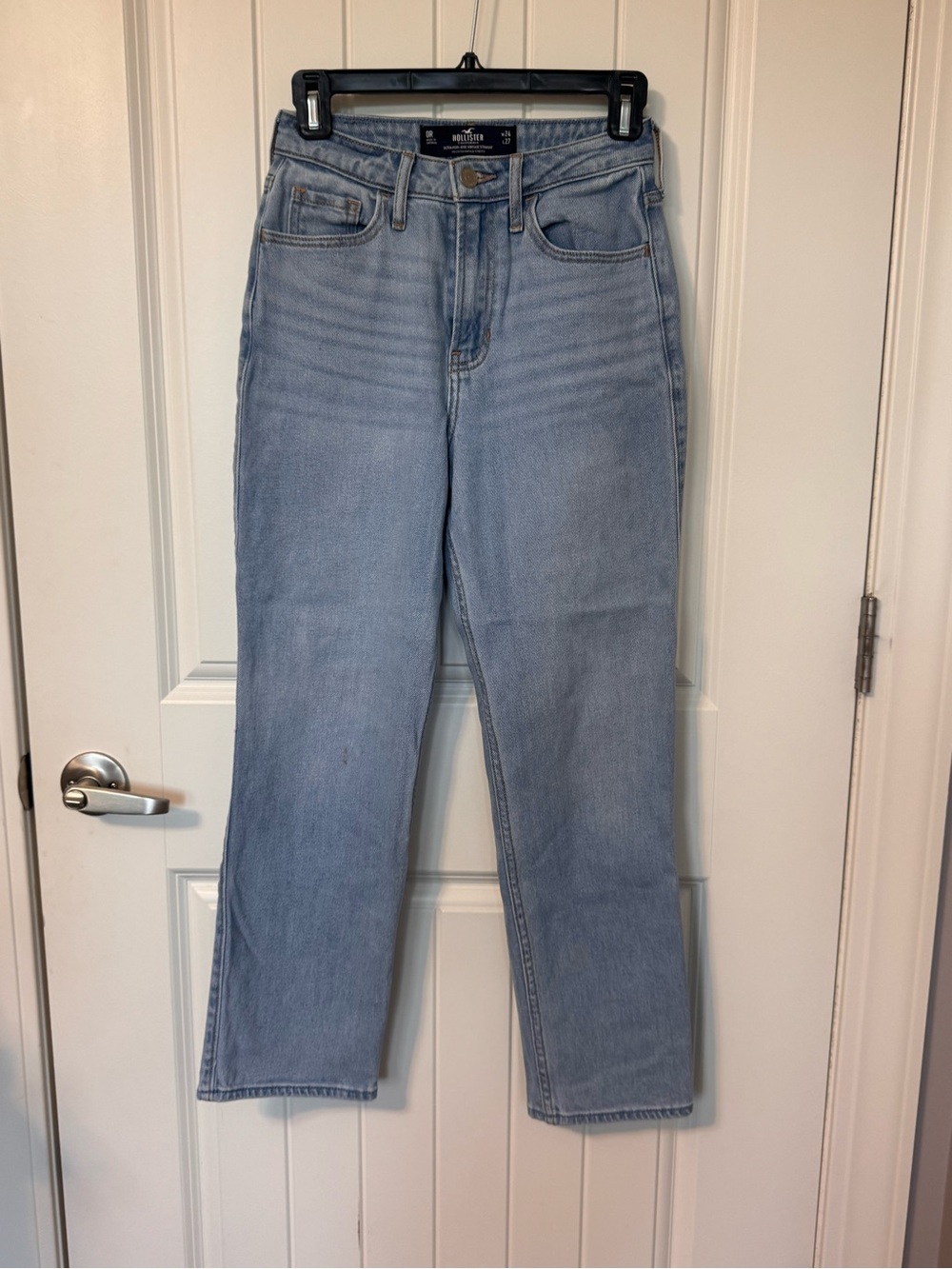 Hollister Ultra High Rise Vintage Straight Jeans Light Wash W24 L27 - Picture 1 of 6